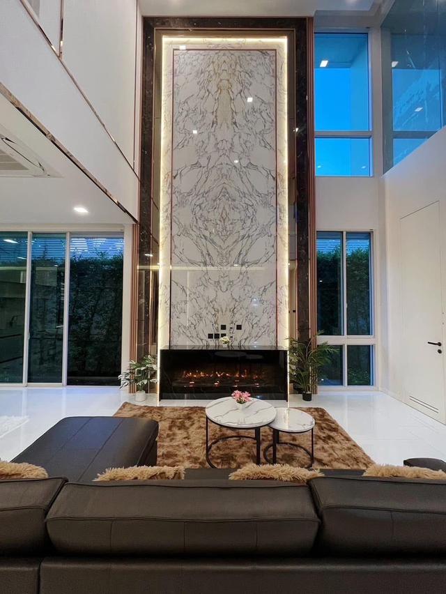 Luxury 3-Story House with Private Elevator at Vive Ekamai–RamintraModern design, fully furnished, dog-friendly, and easy access to the expressway. 5