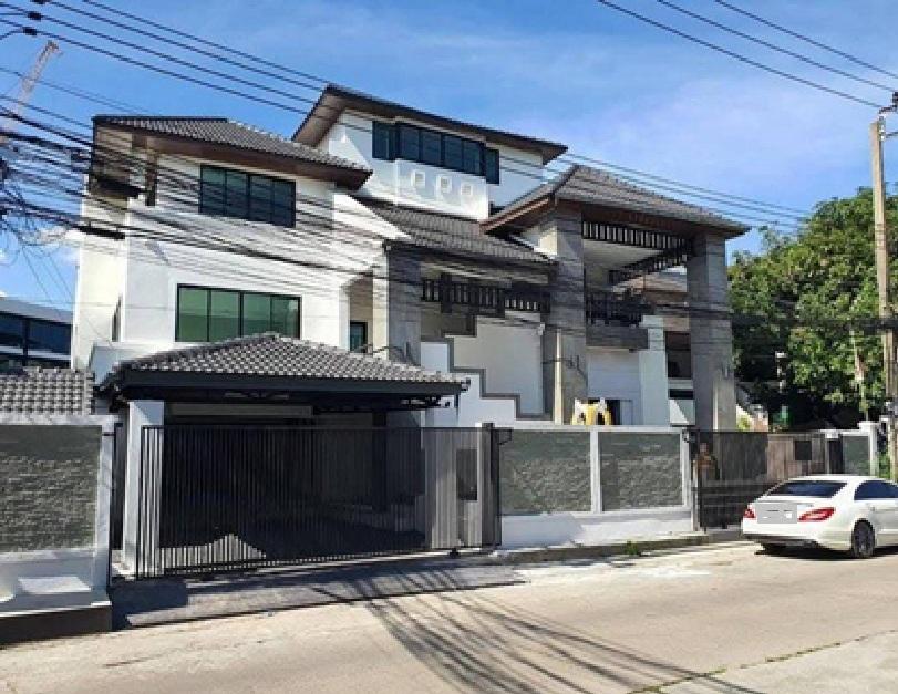 ให้เช่าอาคาร / Home Office 4.5 ชั้น ย่านทาวน์อินทาวน์ ถนนศรีวรา / หลังใหญ่ 122 ตารางวา / แอร์ 7 เครื่อง / จอดรถ 7 คัน 1