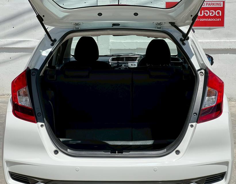 ปี 2020 HONDA JAZZ, 1.5 i-VTEC S โฉม ปี14-ปัจจุบันสีขาว เกียร์ออโต้ เครื่องเบนซิน มือเดียวป้ายแดง 16