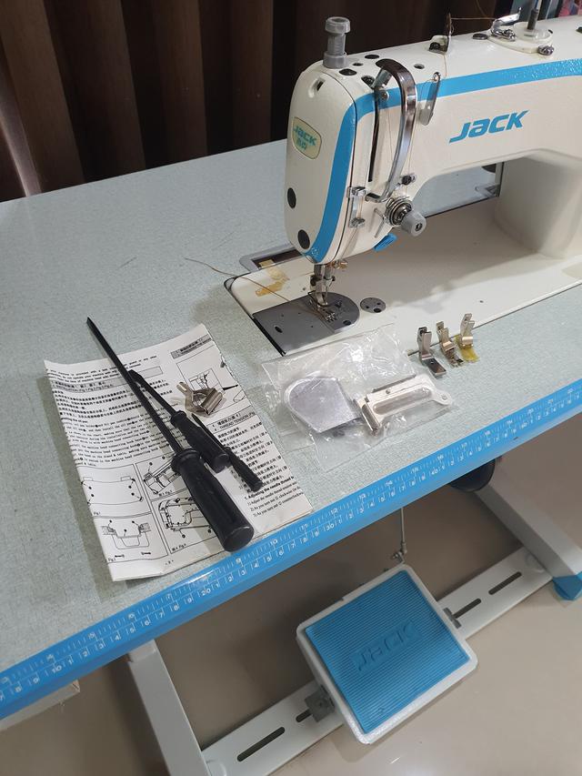 จักรเย็บผ้าอุตสาหกรรม JACK - F4 4