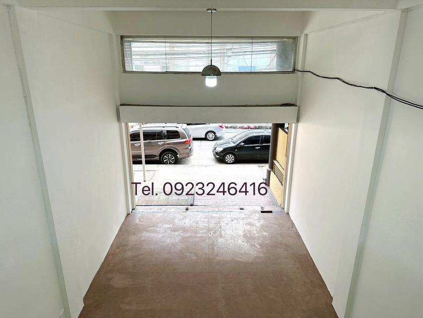 ขายด่วน!!! ตึกแถว 4 ชั้นครึ่ง ติดถนนบอนด์สตรีท เมืองทองธานี 4