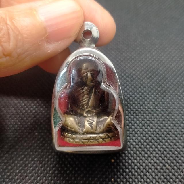 0177 หลวงปู่ทิม อิสริโก รูปหล่อโบราณหลังยันต์ห้า วัดละหารไร่ จ.ระยอง รูปที่ 3