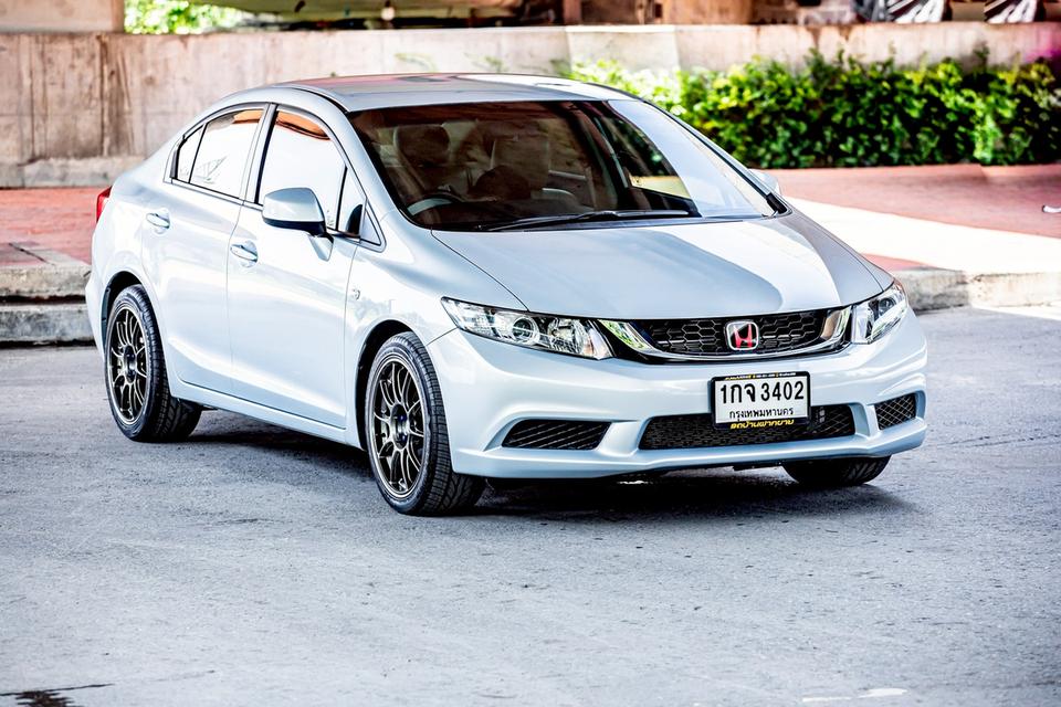 Honda Civic Fb 1.8S ปี 2012 เกียร์ออโต้ สีฟ้า มือเดียวป้ายแดง