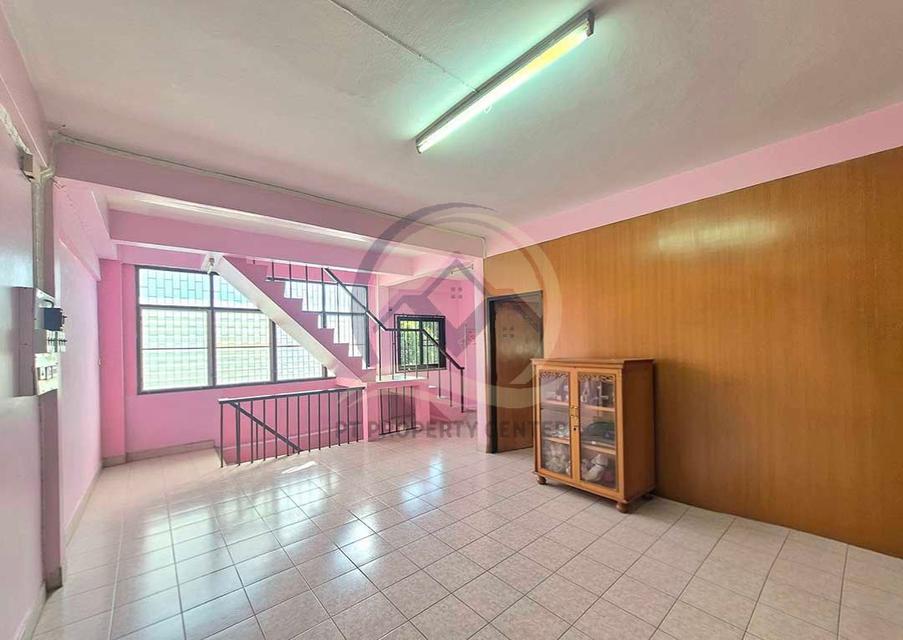 ตึก 4 ชั้น 2 คูหา ซอยเจริญกรุง109 ย่านบางคอแหลม ต่อเติมด้านหลังทุกชั้น ตีทะลุเชื่อมอาคารบางส่วน ขายตามสภาพ ทำเลใจกลางเมือง ใกล้รถไฟฟ้า ราคาพิเศษ 9