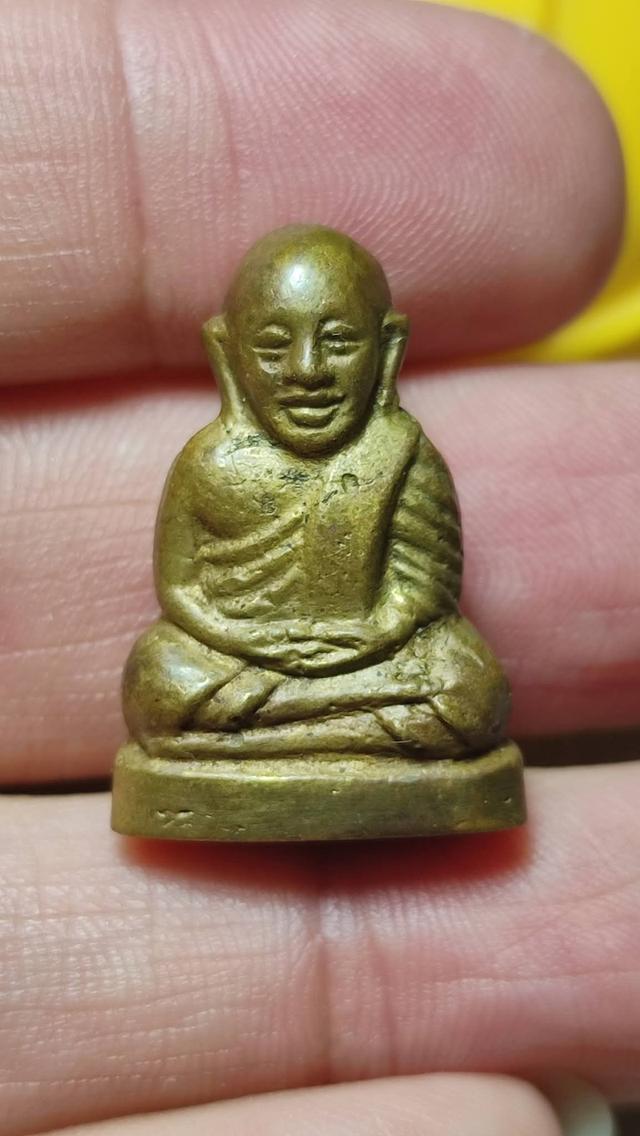 หลวงพ่อเงิน วัดบางคลาน  ออกนอกวัด