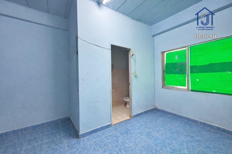 ขายอาคารพาณิชย์ 3.5 ชั้น ถนนคลองหลวง ซอยเทพกุญชร 13/1 ติดตลาดไทยพืชไร่ 9