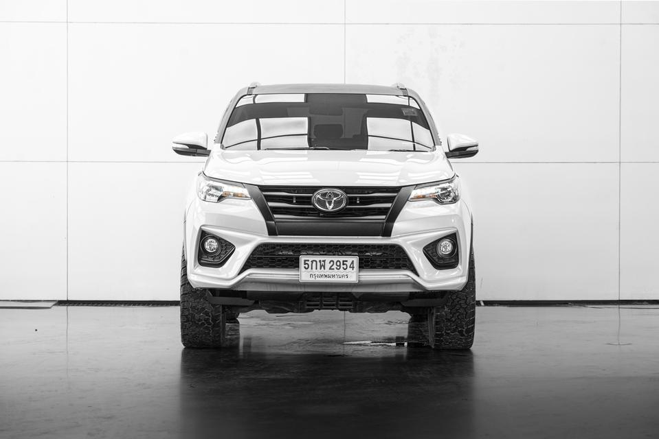 2016 TOYOTA FORTUNER 2.8 TRD Sportivo 4WD  สีขาว ไมล์ 137087 กม.