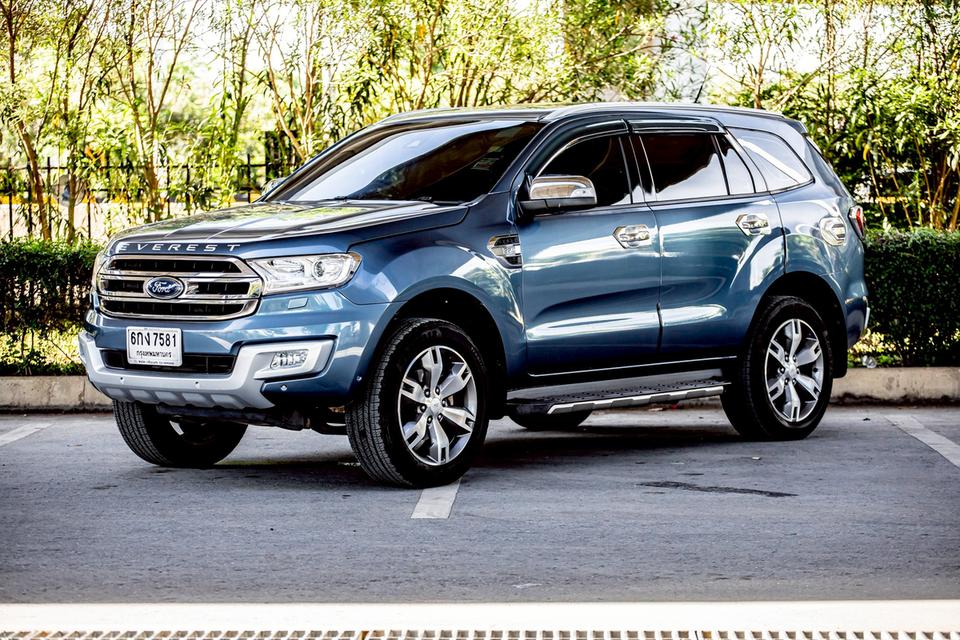 Ford Everest 2.2 Titanium Sunloof ปี 2017 สีฟ้า มือเดียวป้ายแดง