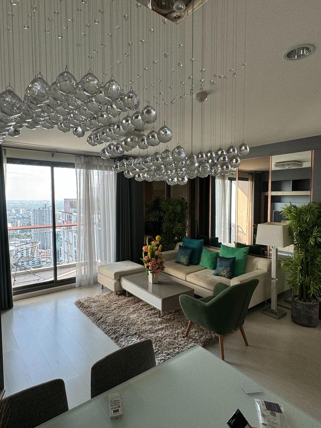 Sale / Rent Rhythm Sukhumvit 42 35th floor 80 sqms 2 bedrooms 2 bathrooms Fully furnished Rent 69,000 baht Price. 18,900,000 baht Line id : kingrice 11