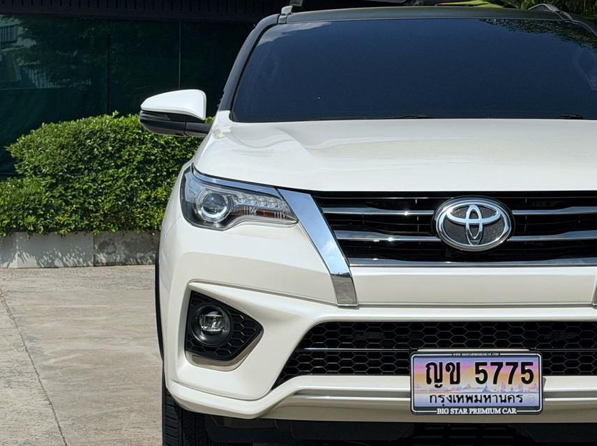 2018 TOYOTA FORTUNER TRD รถมือเดียวออกป้ายแดง รถวิ่งน้อยเพียง 120,000กม ประวัติศูนย์ครบ ไม่เคยมีอุบัติเหตุครับ รูปที่ 7
