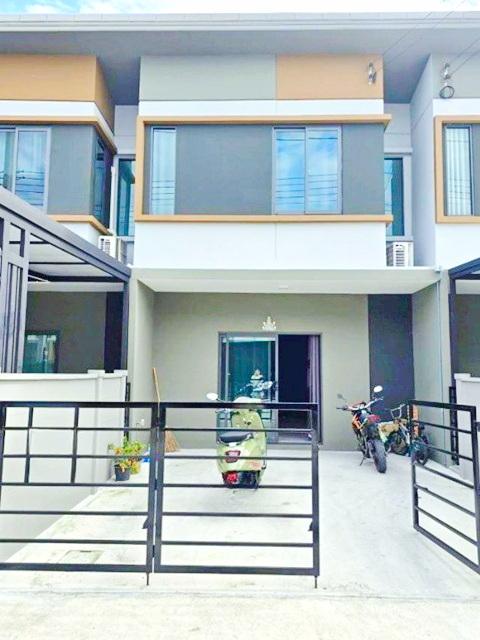 ลำลูกกา คลอง 3 ตลาดเอซี คลองสี่ 2.2 กม.ทาวน์โฮม 2 ชั้น วิวดี เงียบสงบ พร้อมเฟอร์ฯ 2 นอน 2 น้ำ แหล่งช้อปปิ้ง เดินทางสะดวก 8