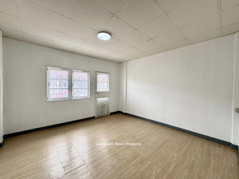 LM25-0156 ขายทาวน์เฮ้าส์ 2 ชั้น เปี่ยมสุข วัดกู้ ปากเกร็ด พื้นที่ 17 ตรว 2 นอน 2 น้ำ บ้านรีโนเวท พร้อมอยู่ ใกล้เซ็นทรัลแ 6