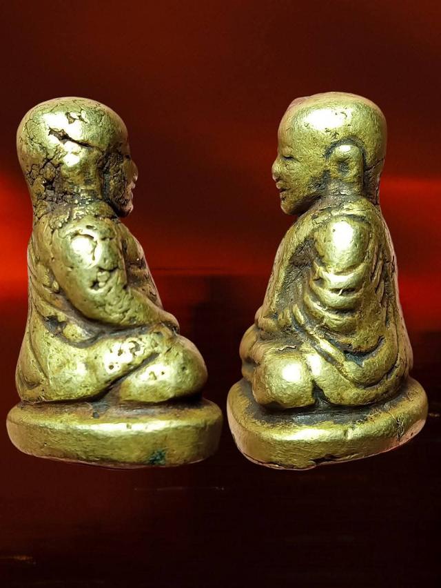 หลวงพ่อเงินพิมพ์นิยมBมือมีฐานรองสวยสุดๆ