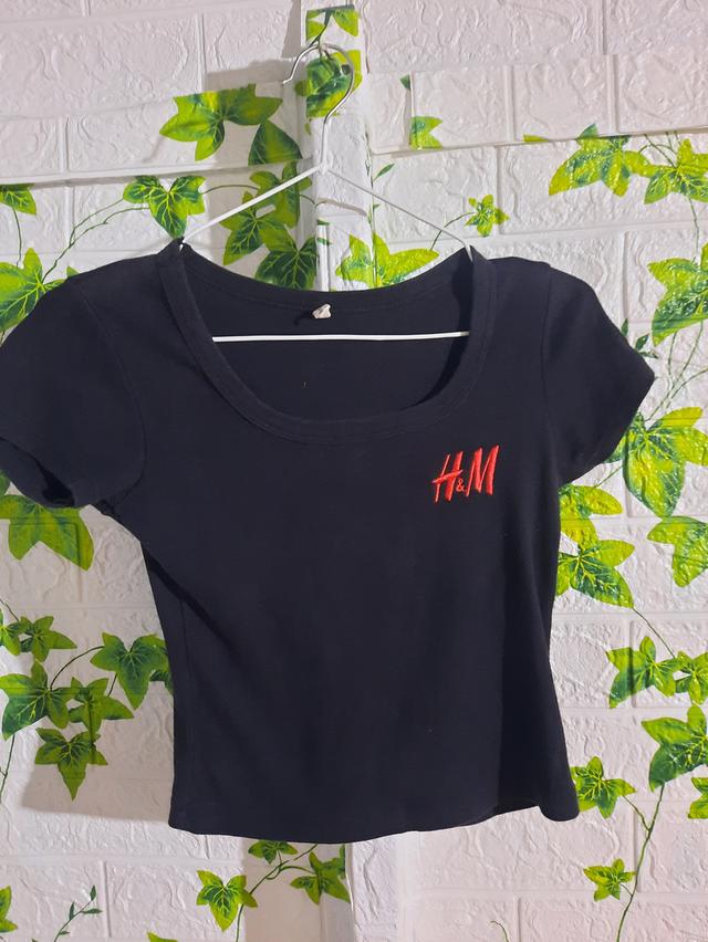 ปล่อยต่อเสื้อผ้ามือสอง