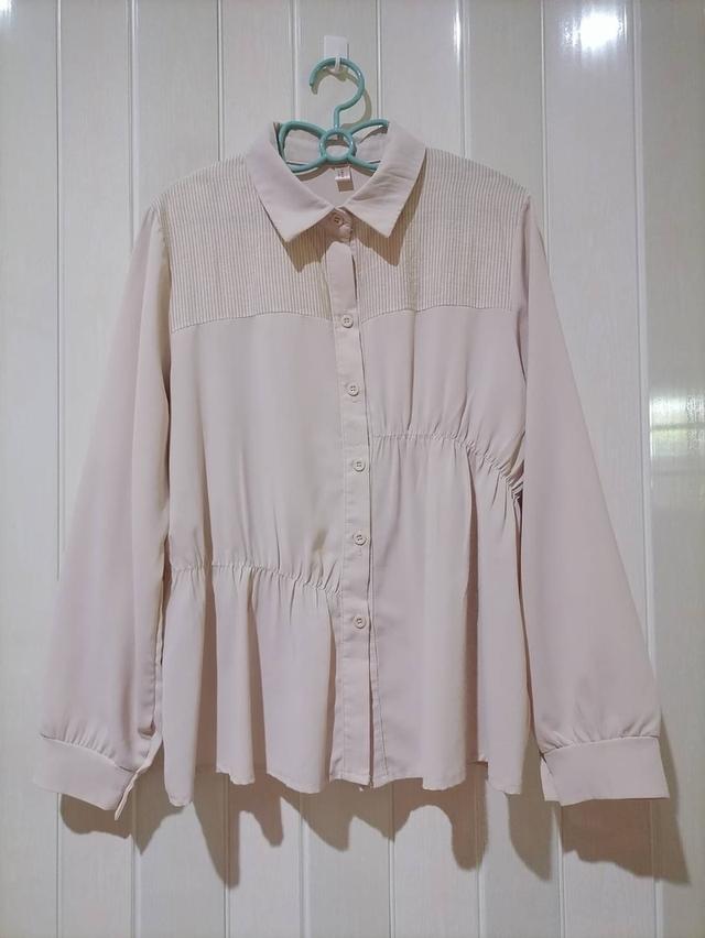 เสื้อเชิ้ตสีครีมทรงสวย สม็อคเอว ลุคผู้ดีดูแพง