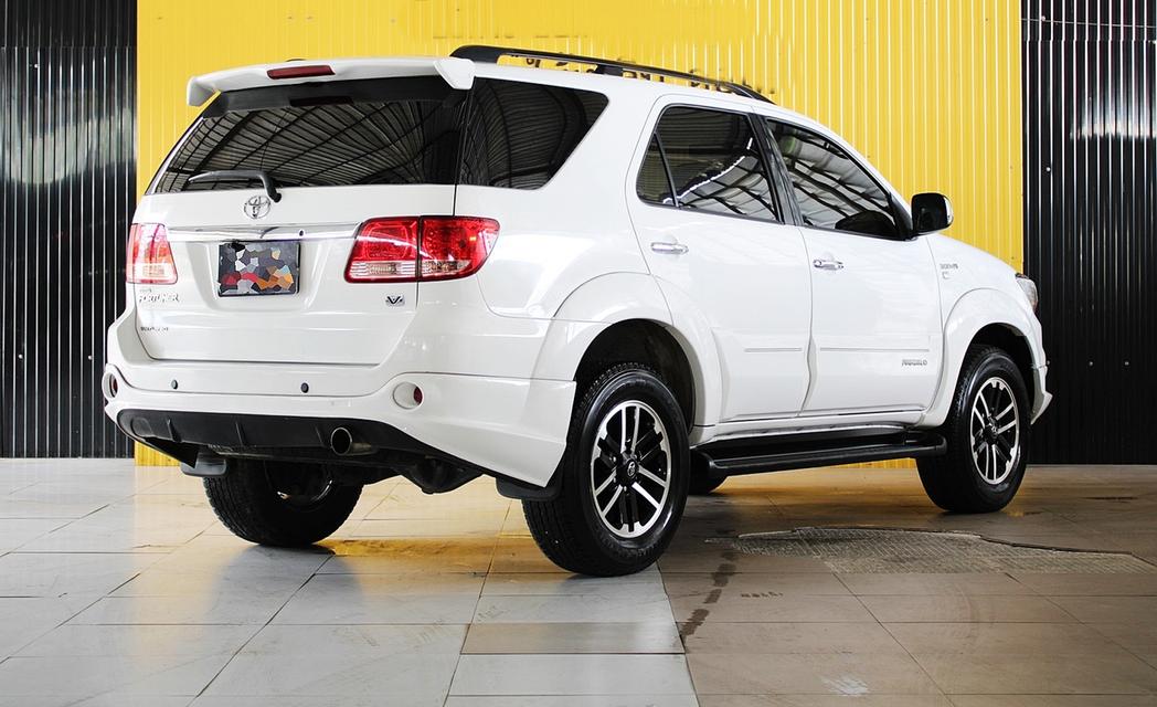2007 Toyota Fortuner 3.0 TRD 4WD AT สีขาว รูปที่ 5