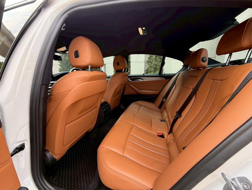 BMW 520 d M-Sport G30  ปี 20 สีขาว ดีเซล 12