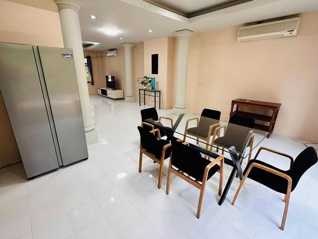 ให้เช่าทาวน์โฮม 4 ชั้น 350 ตรม 4 ห้องนอน หมู่บ้านชิชาคาสเซิล สุขุมวิท 31 หลังมศว.ประสานมิตร 5