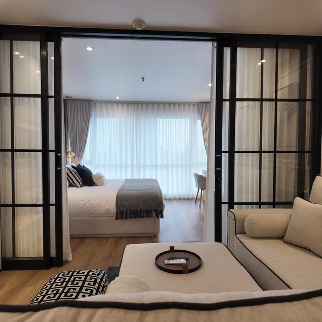 ขายคอนโด Sukhumvit Suite สุขุมวิท 13 ชั้น 22 รีโนเวทใหม่ พร้อมเข้าอยู่ ทำเลใจกลางเมือง ใกล้รถไฟฟ้า BTS นานา 7