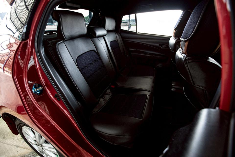 Toyota Yaris 1.2 Entry ปี 2018 สีแดง มือเดียวป้ายแดง  11