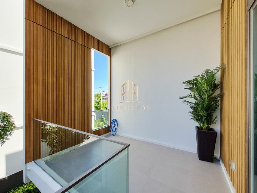 VIVE Rama 9 – Luxurious 3-Story Home in Modern Japanese Design 12