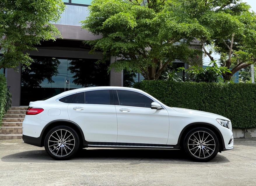 2020 BENZ GLC 250 COUPE รถมือเดียวออกป้ายแดง รถวิ่งน้อย เข้าศูนย์ทุกระยะ ไม่เคยมีอุบัติเหตุครับ