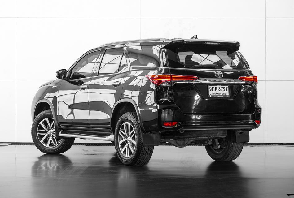 2020 TOYOTA FORTUNER 2.4 V 2WD SUV สีดำ เลขไมล์ 85055 กม.