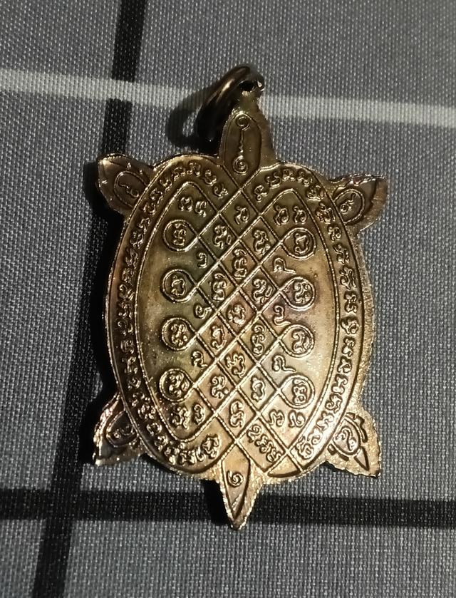 เหรียญพญ่าเต่า รุ่นรวยแล้วไดัรวยอีก เนื้อเงิน ปี 32 6