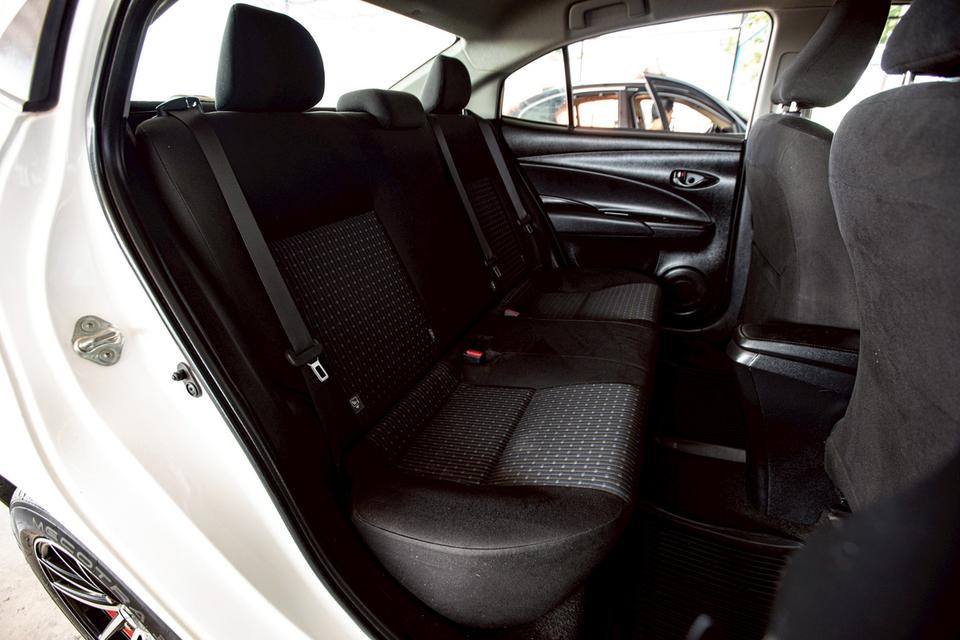 Toyota Yaris Ativ 1.2E ปี 2018 สีขาว มือเดียวป้ายแดง 14