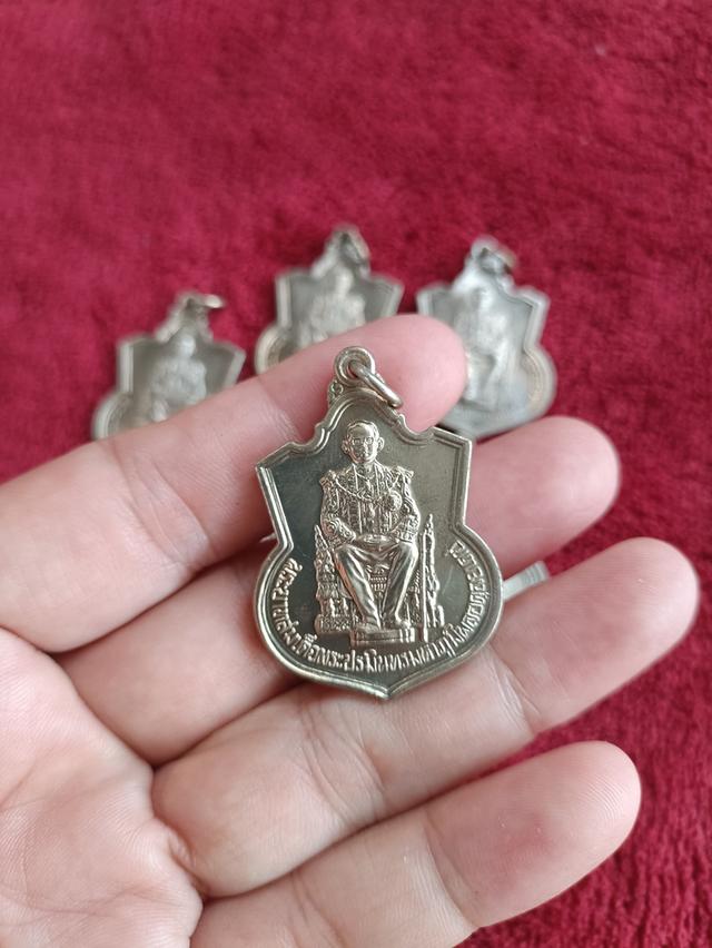 เหรียญทรงเสมา นั่งบัลลังก์ ปี ๒๕๓๙ ในหลวง ร.๙ ครองราชสมบัติครบ ๕๐ ปี