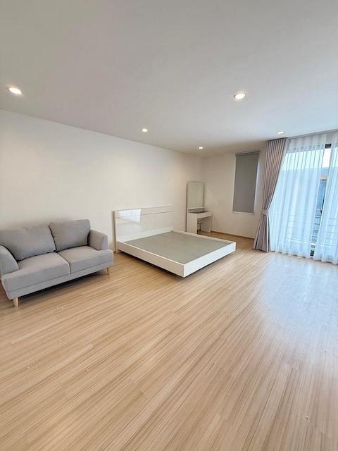 ให้เช่าทาวน์โฮม 3.5 ชั้น 210 ตร.ม. Shizen พัฒนาการ 32 หลังมุม ใกล้ ม.เกษมบัณฑิต 2