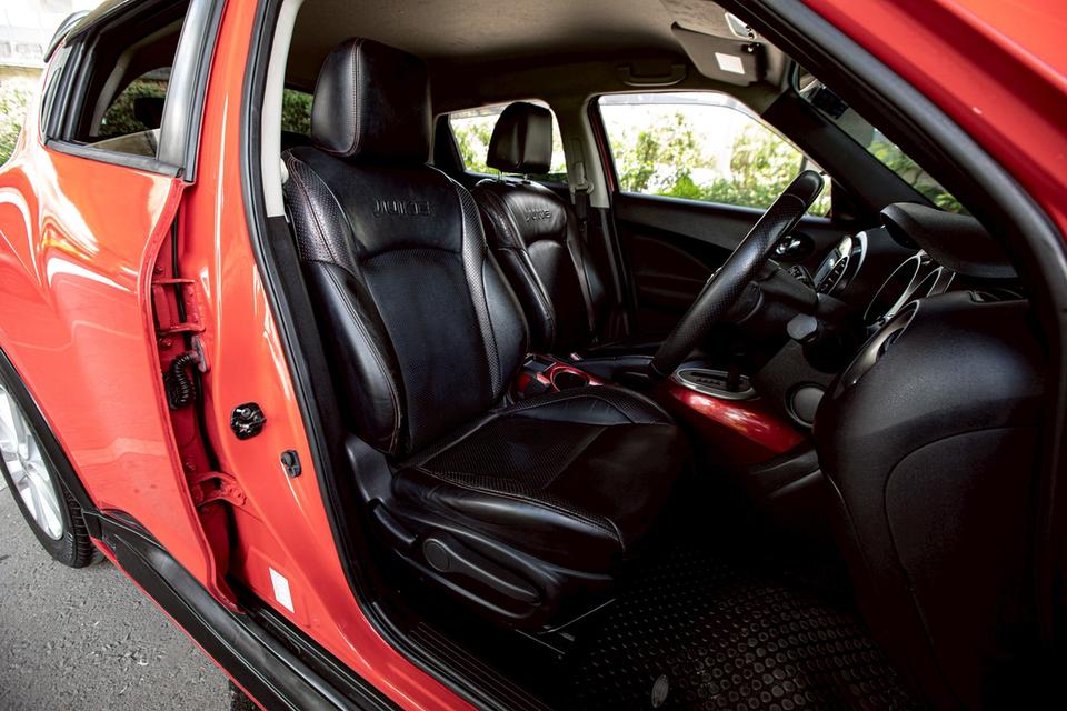 Nissan Juke 1.6V ปี 2015 สีแดง  9