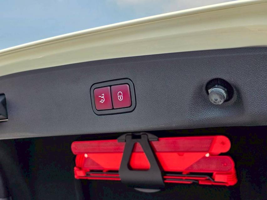 รหัสรถ NC8350 📍 MERCEDES-BENZ✳️ E300 BlueTEC HYBRID AMG [W212] " Facelift " รูปที่ 13