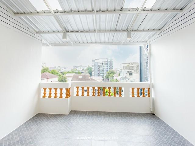 ขายทาวน์โฮม 4 ชั้น 350 ตรม ซอยสวรรค์วิถี (สุทธิสาร-ลาดพร้าว 64) รีโนเวทใหม่ทั้งหลัง เดินทางสะดวก 8