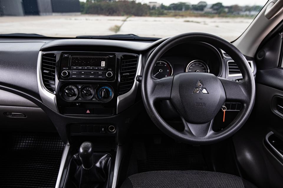 #MITSUBISHI #TRITON 2.5 GL ดีเซล MEGA CAB ปี 2017 สีเทา ไมล์แท้ 84,000 km. 16