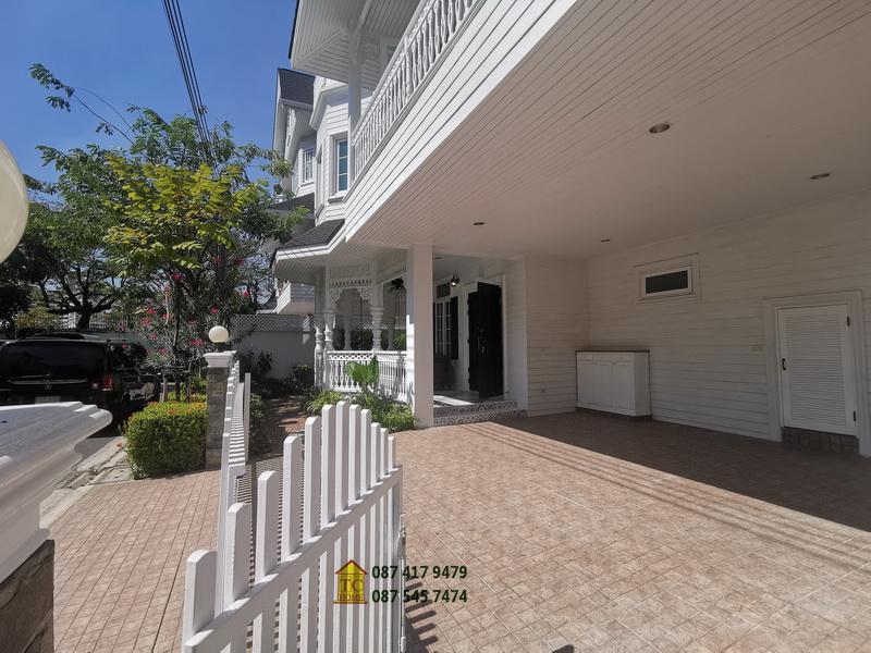 ขายด่วนบ้าน 3 ชั้น 63.5 ตรว. พร้อมเฟอร์ฯ ม.แฟนตาเซียวิลล่า ใกล้เซ็นทรัลบางนา บ้านสวยสไตล์วินเทจ-วิคตอเรียน 4