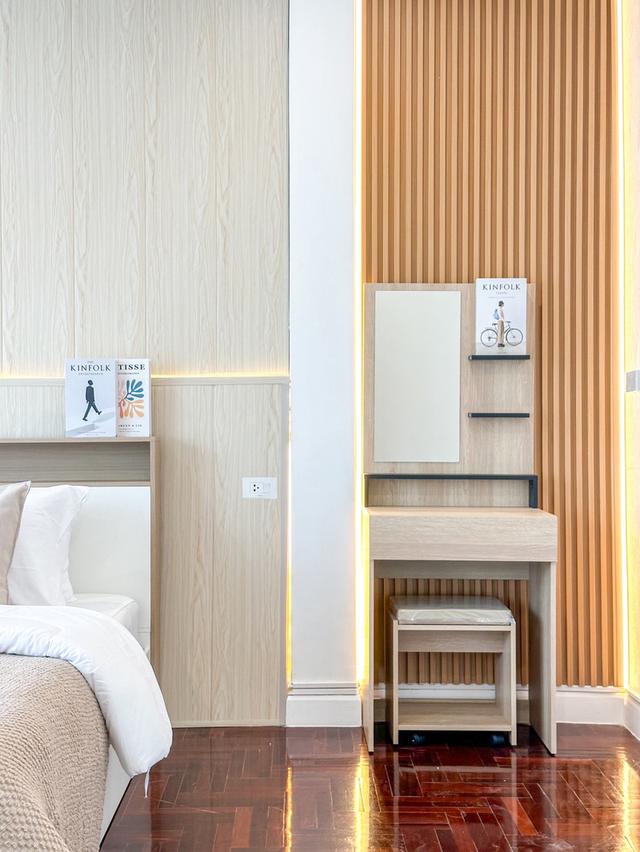 ขาย ทาวน์โฮม 3 ชั้น หมู่บ้าน เดอ สยาม สวนหลวง ร.9  ขนาด 26 ตร.วา หน้ากว้าง 5.5 เมตร จอดรถได้ 2 คันสบายๆ 8