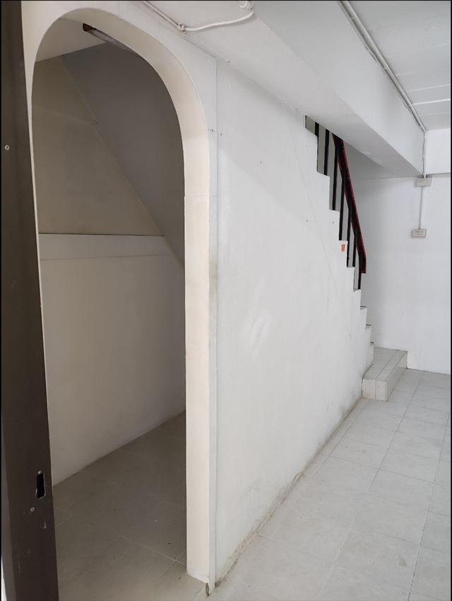 อาคารพาณิชย์ 4 ชั้น อยู่ติดบริษัทมิสทีนรามคำแหง 4