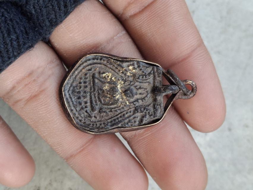 เหรียญหล่อวัดเขาตะเคราพิมพ์พระพุทธชินราช หลังนักษัตร ปีจอ ปี2488