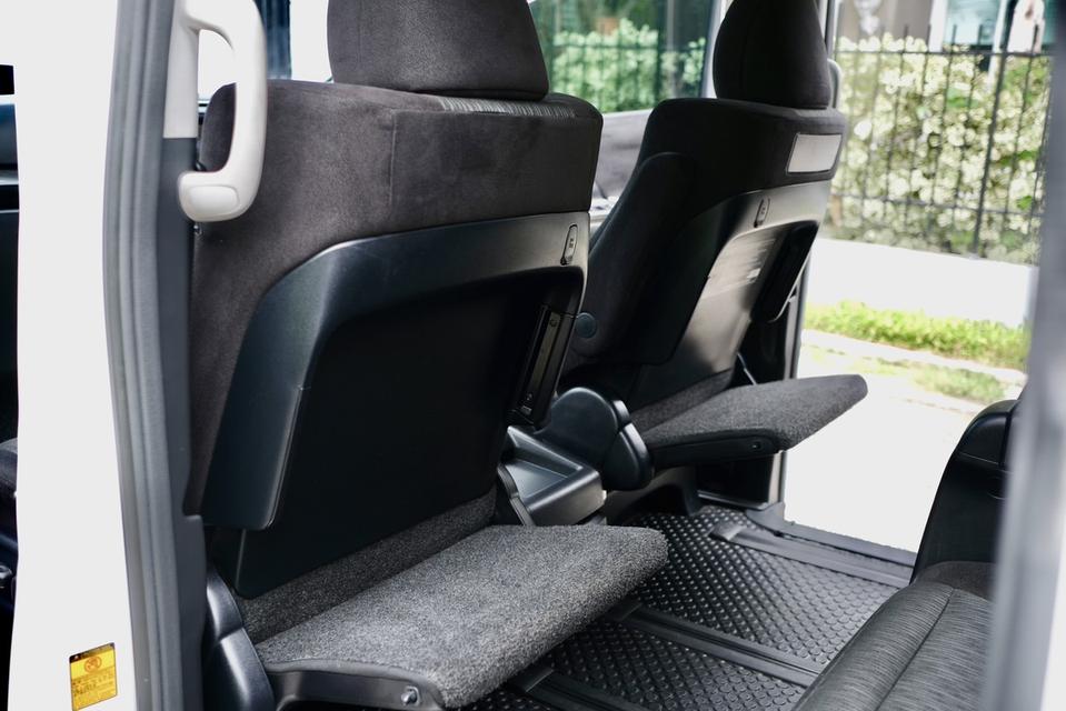 Toyota vellfire 20