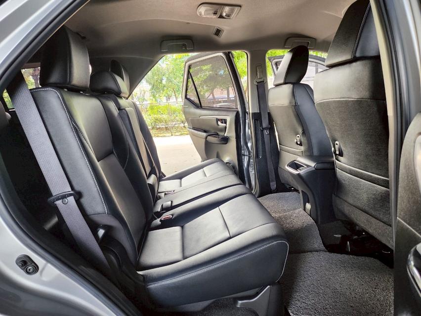 ขายรถ Toyota Fortuner 2.4V 2wd ปี 2023 สีเทา เกียร์ออโต้ 13