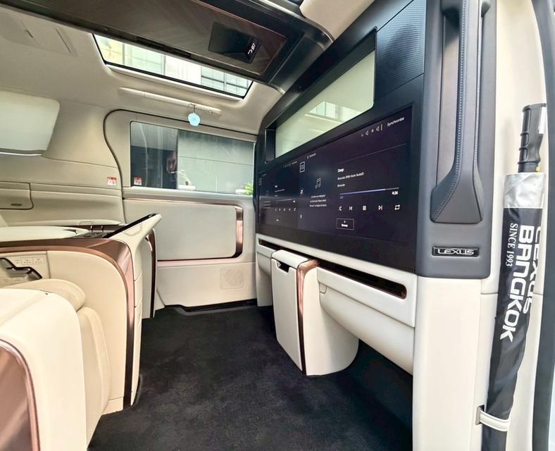 รหัสรถ AP99 2024 Lexus LM350h 4 ที่นั่ง สีขาว Wrap สีพิเศษ รูปที่ 11