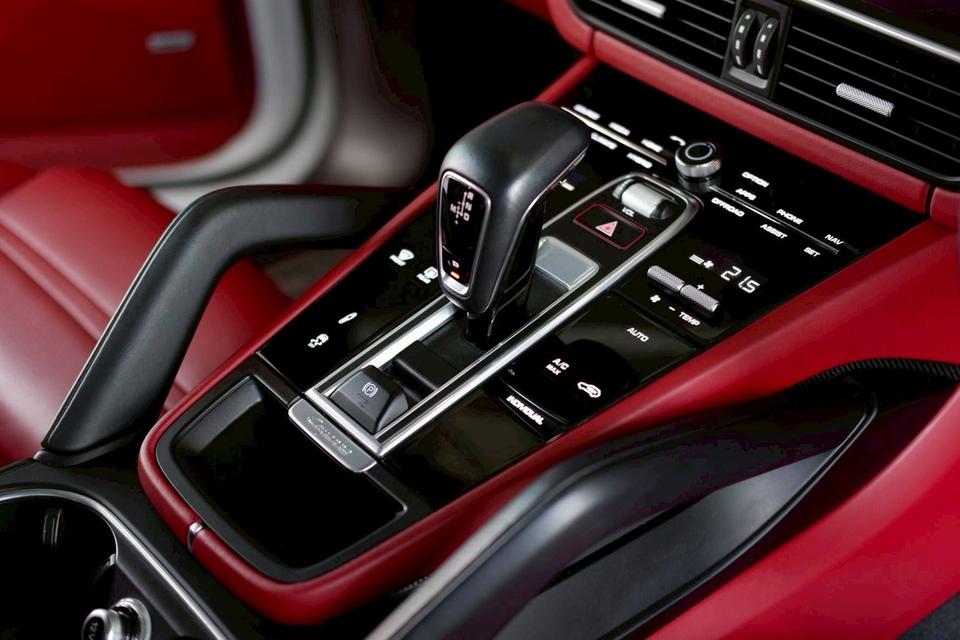 Porsche Cayenne Coupe E-Hybrid 3.0 V6 Turbo 2020 สีขาว รูปที่ 10