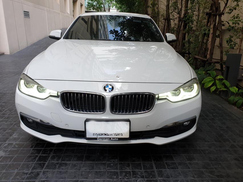 BMW 320d luxury สีขาว BSI ยังเหลือ 1