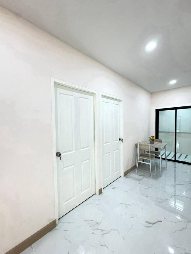 หมู่บ้านพิมลราช1 บางบัวทอง ทาวน์เฮาส์ชั้นเดียว  ตกแต่งใหม่ทั้งหลังน่ารักสุดๆหิ้วกระเป๋าเข้าอยู่ได้เลย ถนนบ้านกล้วย 13