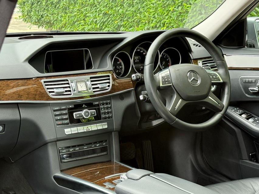 2015 BENZ E200 FACELIFT รถมือเดียวสภาพป้ายแดง 35,000 กม รถเข้าศูนย์ทุกระยะ ไม่เคยมีอุบัติเหตุครับ 12