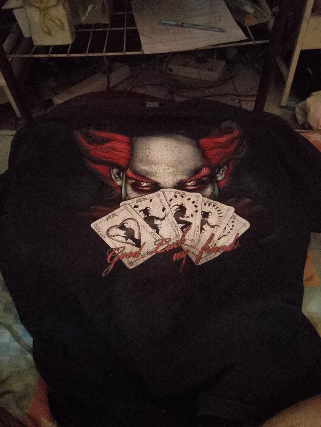 เสื้อยืดลายโจ้กเกอร์ของต๊ะ วงฟลอย รูปที่ 2