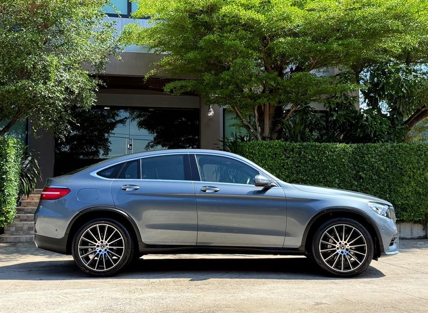 2018 BENZ GLC 250D COUPE AMG รถมือเดียวออกป้ายแดง รถวิ่งน้อย เข้าศูนย์ทุกระยะ ไม่เคยมีอุบัติเหตุครับ รูปย่อยที่ 2
