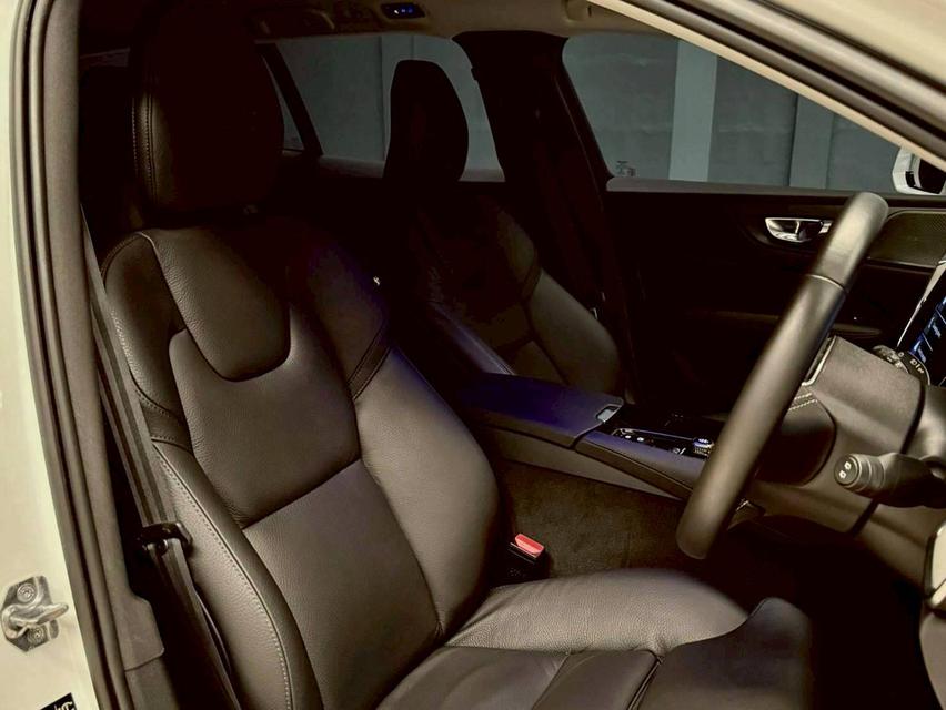 Volvo V60 T8 Inscription 4WD Wagon ปี 2020 10