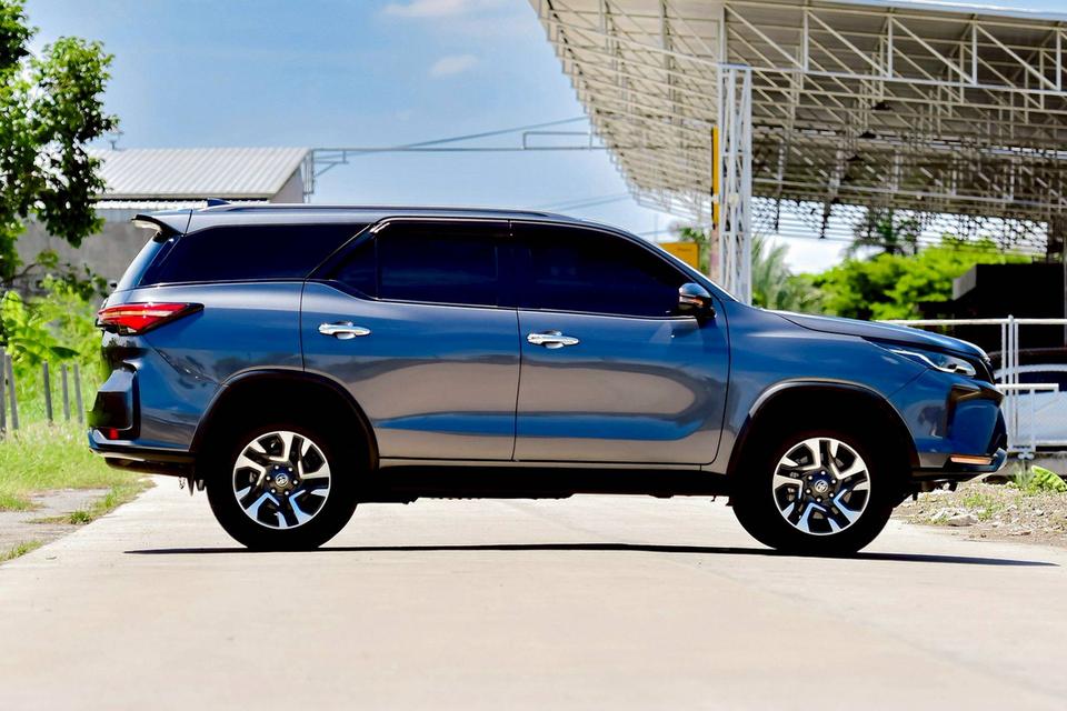 Toyota Fortuner 2.4Leader ปี23 รูปย่อยที่ 4